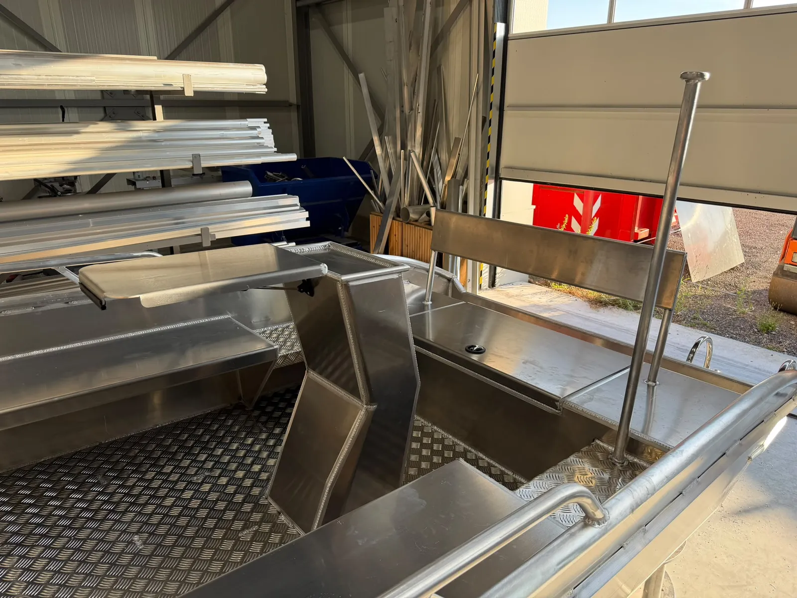 Rugleuning met ge&iuml;ntegreerd opbergvak, op maat gemaakt